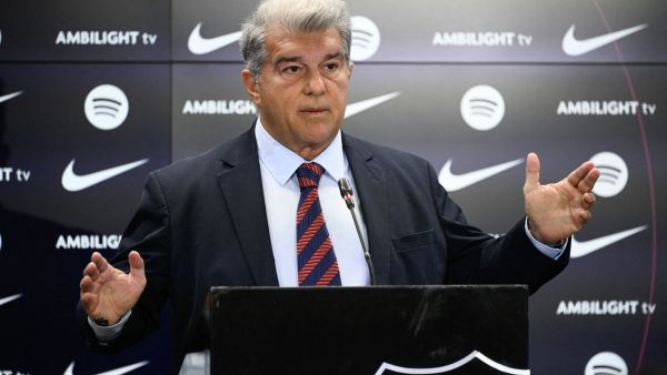 لابورتا يكشف تفاصيل زيارة ميسي المفاجئة لملعب "كامب نو"