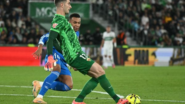 حارس برشلونة المعار يتألق..وجافي أول المهنئين بعد ليلة تاريخية