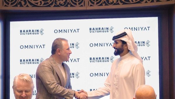  His Highness Shaikh Nasser bin Hamad Al Khalifa witnesses the signing of the agreement