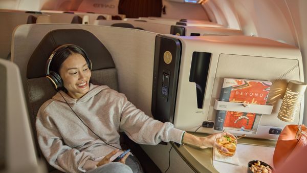 الاتحاد للطيران تستعرض طائرتها من طراز A321LR في معرض دبي للطيران