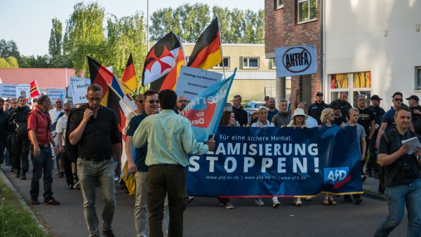 بسبب لافتة.. ألمانيا تحظر جمعية إسلامية 