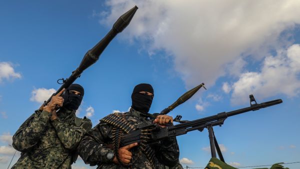 حماس: سنسلم رفات ضابط إسرائيلي اليوم