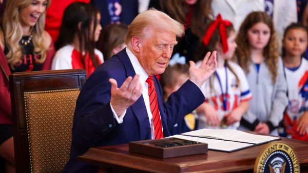 حفلاً فاخرًا على طراز العشرينات الصاخبة