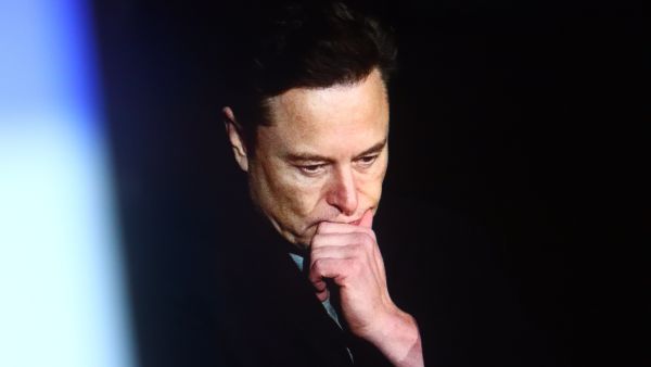 يمتلك الصندوق نحو 1.1% من أسهم شركة السيارات الكهربائية الأكثر قيمة في العالم