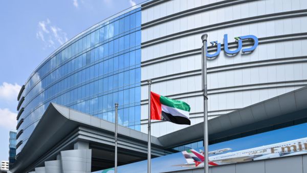 موظفو مجموعة الإمارات يحتفلون بيوم العلم