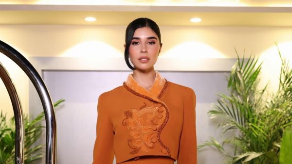 زينة مكي تتألق بالبرتقالي ضمن احتفاء النساء في مهرجان البحر الأحمر 2025