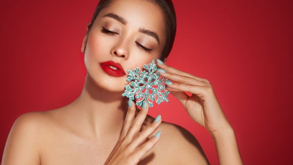 سر النضارة في عيد الكريسماس: نصائح سريعة لبشرة متألقة