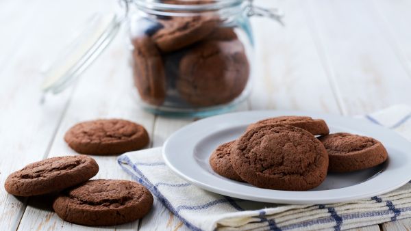 كوكيز الكاكاو: الحلويات التي تضيف البهجة لشجرة الكريسماس