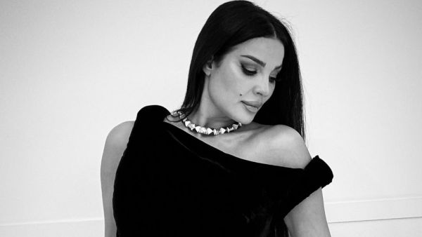 نادين نجيم تتألق بإطلالة سوداء في حفل مجوهرات مارلي بالرياض