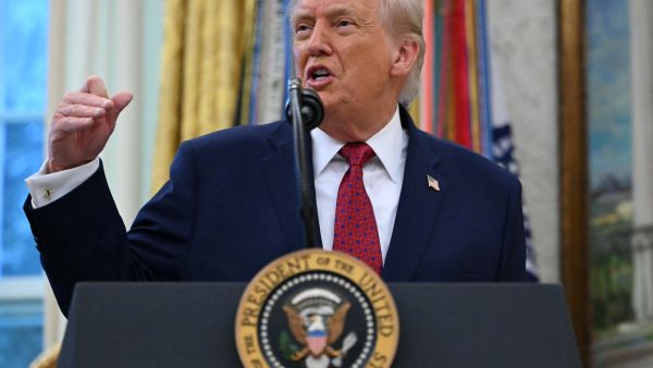 Trump expands U.S. travel ban to additional 16 countries 