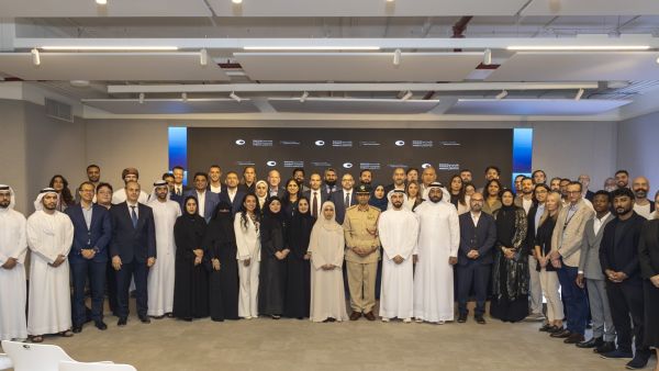 شركات إماراتية وعالمية تقدم حلولاً مبتكرة بالذكاء الاصطناعي لتطوير الخدمات الحكومية بدبي