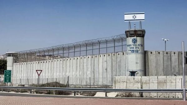 تنكيل جماعي بأسرى فلسطينيين في سجن رامون الإسرائيلي