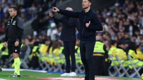 ألونسو يحمل الحكم مسؤولية الهزيمة