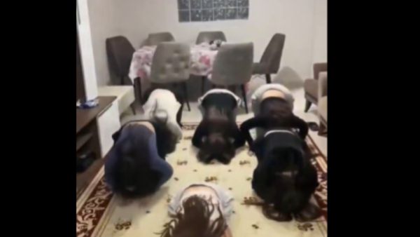 سخرية فتيات من الصلاة تشعل غضبًا واسعًا في تركيا