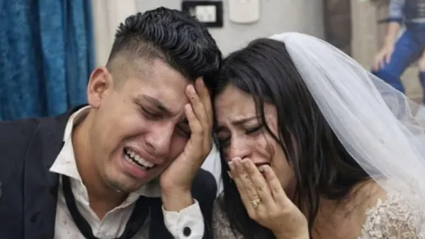 حفل زفاف أحد مشاهير السوشيال ميديا يحدث جدلاً كبيرًا بسبب مداهمة المتابعين للحفل