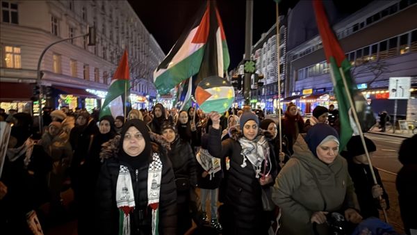 مسيرة بالفوانيس في برلين دعمًا لأطفال فلسطين (المصدر: وكالة الأناضول)