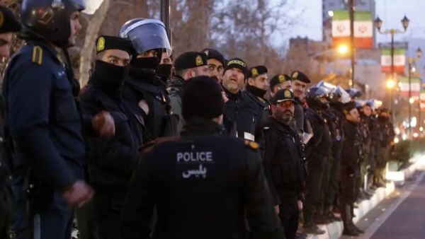 قمع شرطة إيرانية