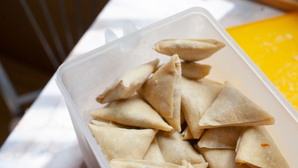 طرق تفريز اللفائف والسمبوسك بسهولة