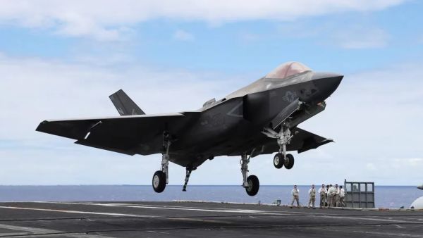 طائرة أميركية