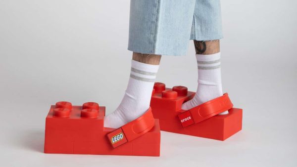 كروكس تصنع حذاءً مستوحى من ليغو