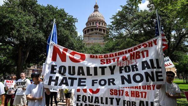 U.S. freezes immigrant visas for 75 countries in sweeping expansion of Trump-era 