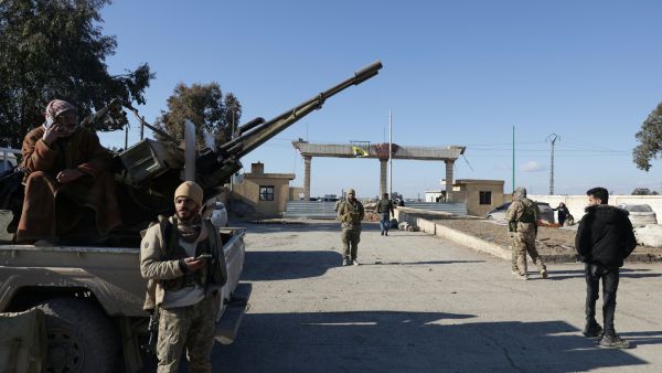 Syrian army imposes curfew in al-Shaddadi as SDF collapses 