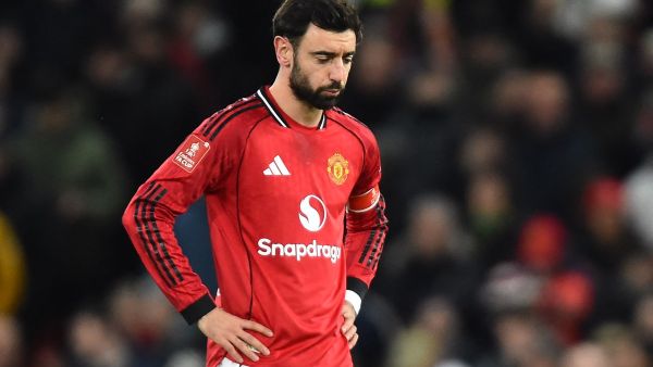 فيرنانديز يحدد موقفه من الرحيل عن مانشستر يونايتد في يناير