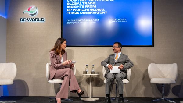 استطلاع "دي بي ورلد": قادة التجارة متفائلون بعام 2026 رغم تزايد التحدّيات