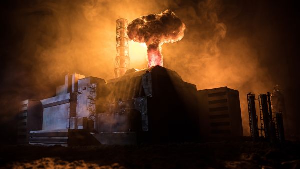 عرض فيديو سري ونادر لحظة انفجار محطة تشيرنوبل النووية