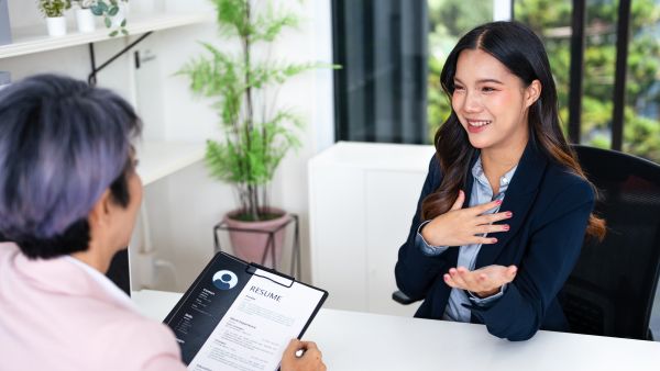 وسط تباطؤ قطاعي التصنيع والبناء وضعف توظيف الشباب