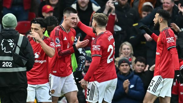 كاريك يشيد بثنائي يونايتد الشاب بعد الفوز الدرامي على فولهام