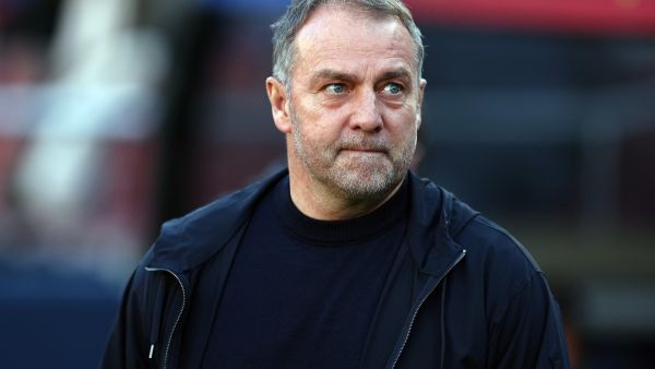 كيف ستقرر الانتخابات الرئاسية مستقبل هانزي فليك في برشلونة؟