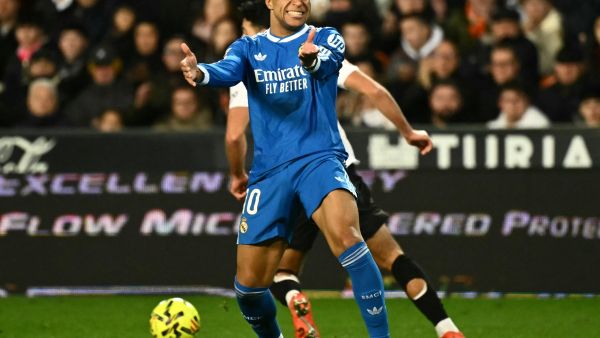 حوار مبابي مع الحكام يخطف الأضواء في مباراة فالنسيا