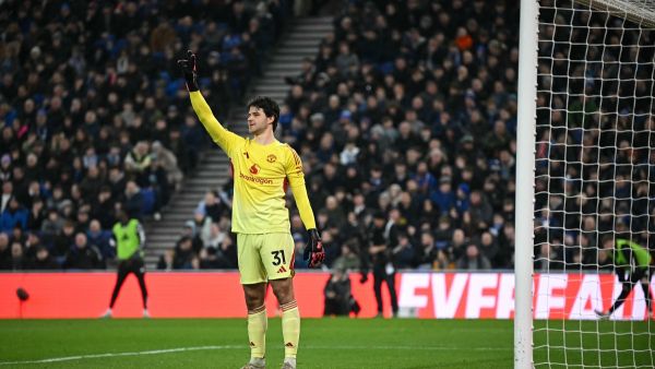 حارس يونايتد الجديد يخطف الأنظار وإشادة خاصة من كاريك