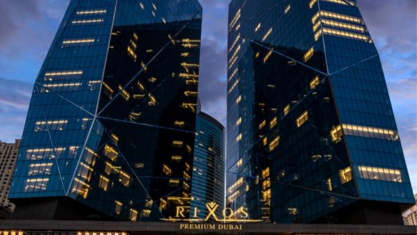 فندق ريكسوس بريميوم دبي يحتفل بيوم الحب من خلال تجارب رومانسية استثنائية