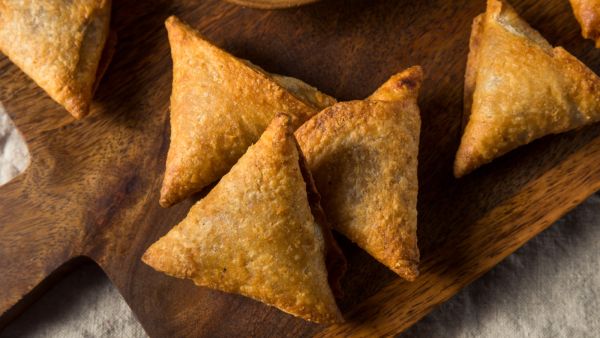 هل السمبوسة غنية بالدهون؟