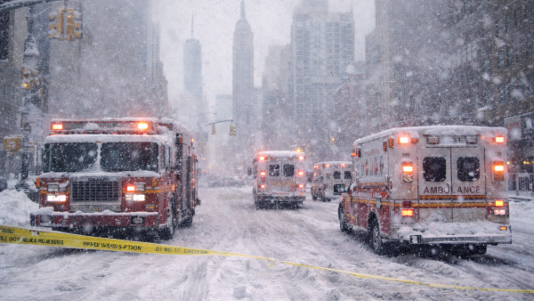  عاصفة ثلجية ضخمة تضرب نيويورك