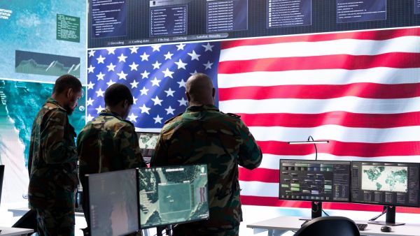 البيت الأبيض يقيم المخاطر… والخيارات العسكرية تُطرح على الطاولة