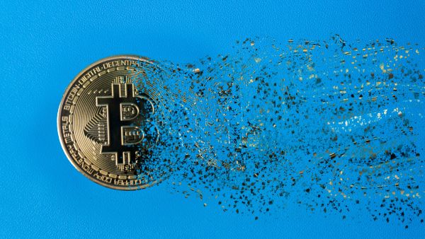 البيتكوين يفقد بريق الذهب الرقمي... هذه أبرز الأسباب