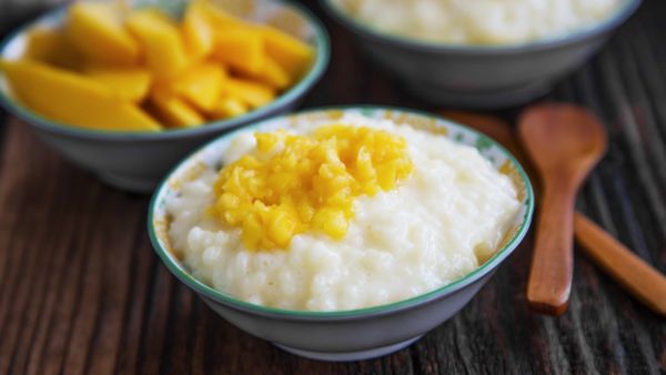 أرز بالحليب والمانجو… حلوى رمضانية منعشة وخفيفة