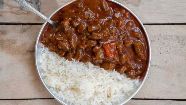 طريقة تحضير البامية باللحمة مع الأرز الأبيض