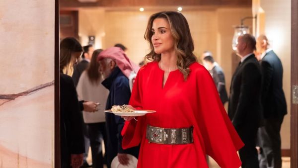الملكة رانيا العبدالله تتألق بإطلالة مميزة خلال عيد الفطر