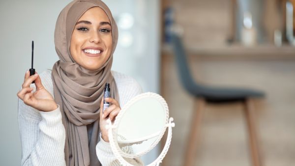 خطوات سريعة لمكياج عيد الفطر يدوم طوال اليوم