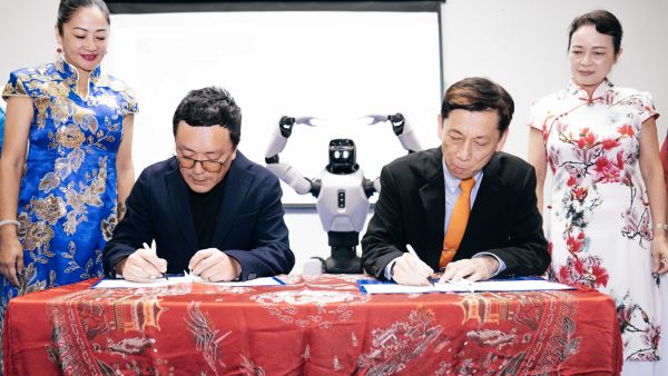 Faraday Future Completes Delivery of EAI Robots in Texas, Expanding “Robot & Vehicle + Education” and “Robot & Vehicle + Performance” Scenarios