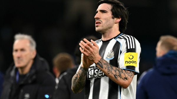 تونالي يرسل إشارة قوية بشأن بقائه في نيوكاسل