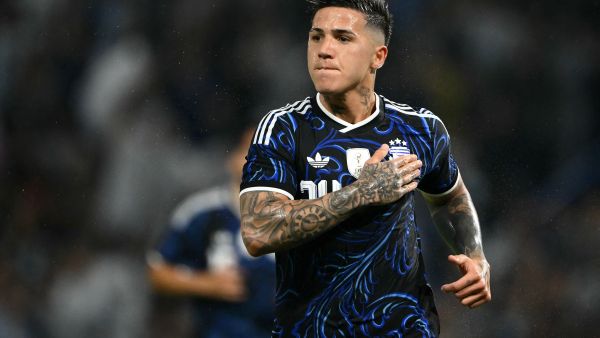 إنزو فرنانديز يفتح الباب أمام العملاق الإسباني