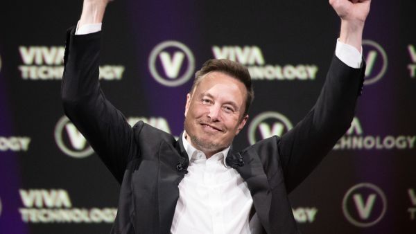 سيوفر النظام إمكانية إيداع الأموال من الحسابات البنكية أو البطاقات بعوائد سنوية