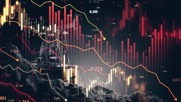 أسعار النفط تتراجع مع توقعات ترامب بانتهاء حرب الشرق الأوسط