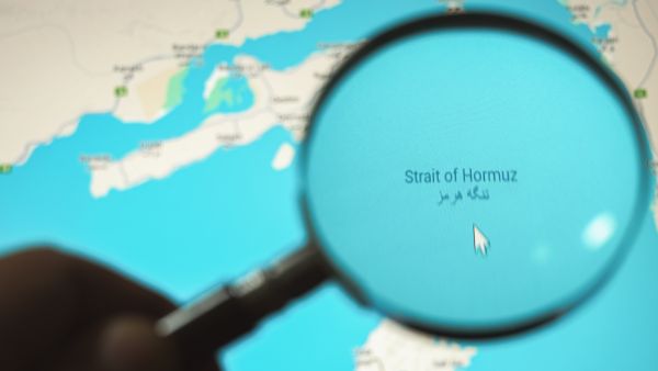 تصاعد التوترات في مضيق هرمز