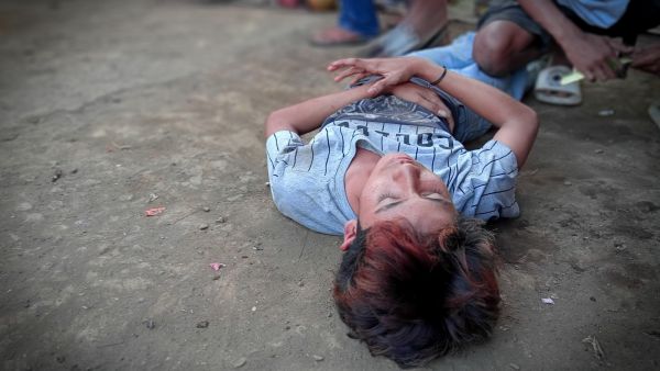 حادثة صادمة داخل مدرسة: طفل يبلغ من العمر 9 سنوات فقد وعيه بعد تناول حلوى ملوّثة